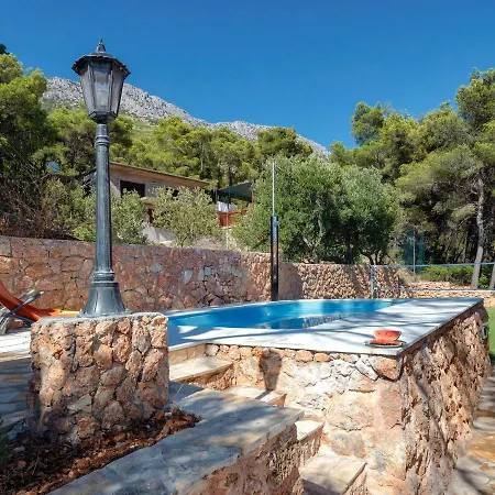 Hvar *